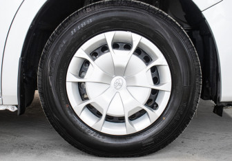 Подержанный автомобиль Toyota HiAce 2021 года (29 фото)