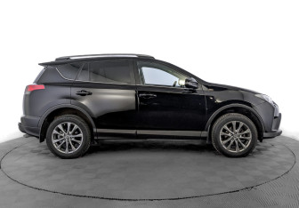 Подержанный автомобиль Toyota RAV4 2019 года (4 фото)