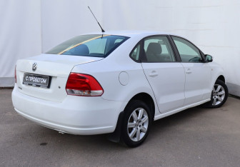 Подержанный автомобиль Volkswagen Polo Sedan 2012 года (4 фото)