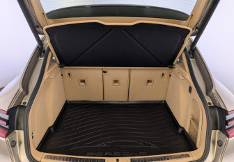 Подержанный автомобиль Porsche Macan 2014 года (10 фото)