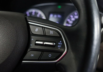 Подержанный автомобиль Hyundai Santa Fe 2018 года (10 фото)