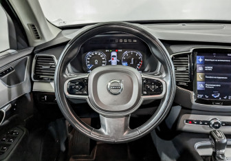 Подержанный автомобиль Volvo XC90 2018 года (21 фото)