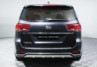 Подержанный автомобиль Kia Carnival 2018 года (4 фото)