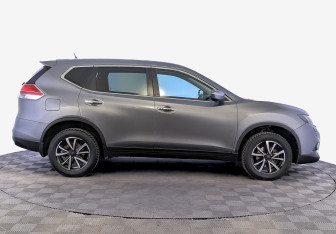 Подержанный автомобиль Nissan X-Trail 2016 года (4 фото)