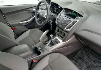 Подержанный автомобиль Ford Focus Sedan 2012 года (9 фото)