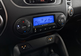 Подержанный автомобиль Hyundai ix35 2012 года (21 фото)