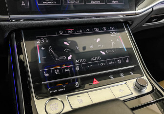 Подержанный автомобиль Audi A8 2018 года (16 фото)