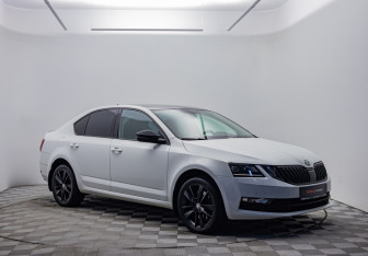 Подержанный автомобиль Skoda Octavia Liftback 2018 года (3 фото)