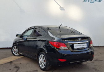 Подержанный автомобиль Hyundai Solaris Sedan 2012 года (7 фото)