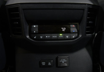 Подержанный автомобиль Toyota Sequoia 2025 года (13 фото)