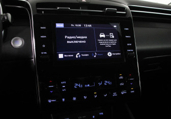 Подержанный автомобиль Hyundai Tucson 2022 года (11 фото)