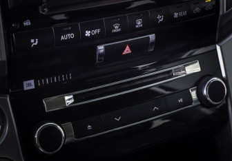 Подержанный автомобиль Toyota Land Cruiser Suv 2012 года (19 фото)