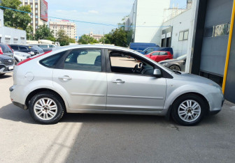 Подержанный автомобиль Ford Focus Hatchback 2007 года (4 фото)