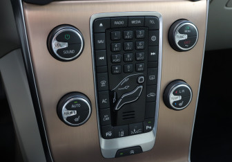Подержанный автомобиль Volvo V40 Hatchback 2014 года (17 фото)