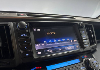 Подержанный автомобиль Toyota RAV4 2018 года (15 фото)