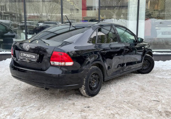 Подержанный автомобиль Volkswagen Polo Sedan 2013 года (8 фото)