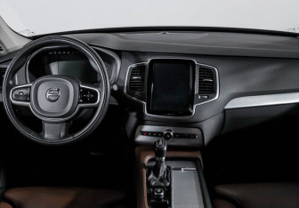 Подержанный автомобиль Volvo XC90 2019 года (12 фото)