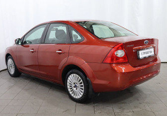 Подержанный автомобиль Ford Focus Sedan 2009 года (6 фото)