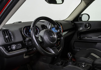 Подержанный автомобиль MINI Countryman 2022 года (10 фото)