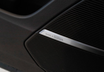 Подержанный автомобиль Audi Q8 2019 года (22 фото)