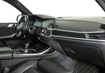 Подержанный автомобиль BMW X7 2020 года (9 фото)