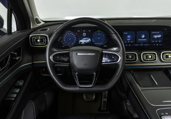 Подержанный автомобиль Jaecoo J8 2024 года (10 фото)