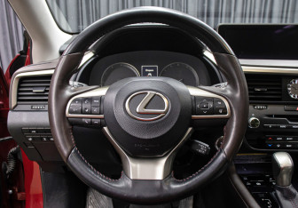Подержанный автомобиль Lexus RX 2018 года (17 фото)