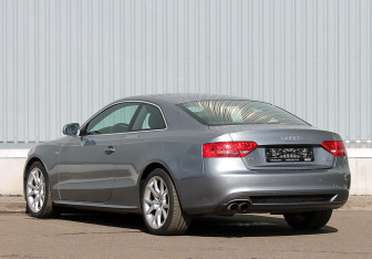 Подержанный автомобиль Audi A5 Coupe 2010 года (3 фото)