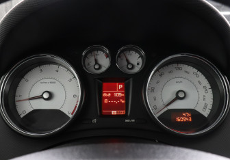 Подержанный автомобиль Peugeot 308 Hatchback 2011 года (7 фото)