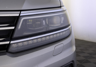 Подержанный автомобиль Volkswagen Tiguan 2019 года (11 фото)