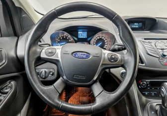 Подержанный автомобиль Ford Kuga 2015 года (22 фото)