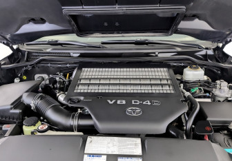 Подержанный автомобиль Toyota Land Cruiser Suv 2019 года (9 фото)