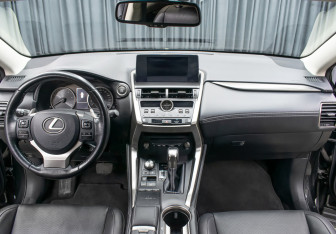 Подержанный автомобиль Lexus NX 2019 года (13 фото)