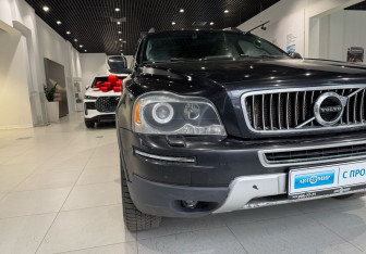 Подержанный автомобиль Volvo XC90 2008 года (8 фото)