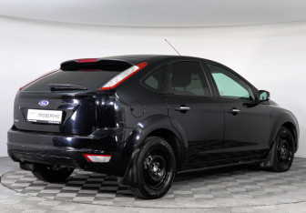 Подержанный автомобиль Ford Focus Sedan 2010 года (3 фото)