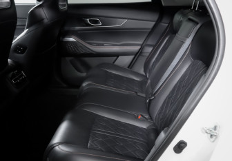 Подержанный автомобиль Changan UNI-K 2022 года (10 фото)