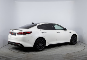 Подержанный автомобиль Kia Optima Sedan 2017 года (5 фото)