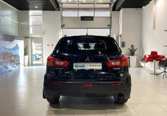 Подержанный автомобиль Mitsubishi ASX 2010 года (5 фото)