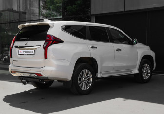 Подержанный автомобиль Mitsubishi Pajero Sport 2020 года (4 фото)