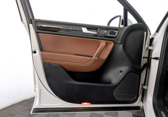 Подержанный автомобиль Volkswagen Touareg 2014 года (19 фото)