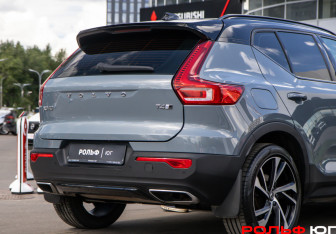 Подержанный автомобиль Volvo XC40 2019 года (18 фото)