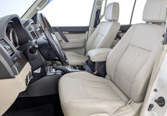 Подержанный автомобиль Mitsubishi Pajero 2019 года (21 фото)