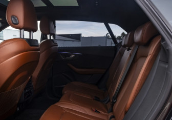 Подержанный автомобиль Audi Q8 2018 года (14 фото)