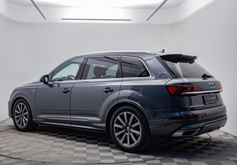 Подержанный автомобиль Audi Q7 2019 года (3 фото)