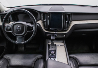 Подержанный автомобиль Volvo XC60 2018 года (13 фото)