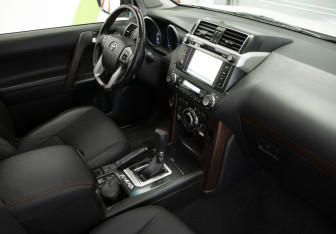 Подержанный автомобиль Toyota Land Cruiser Prado 2016 года (27 фото)