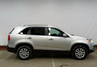 Подержанный автомобиль Kia Sorento 2011 года (4 фото)