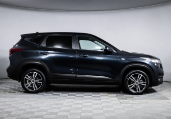 Подержанный автомобиль Kia Seltos 2021 года (4 фото)