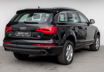 Подержанный автомобиль Audi Q7 2012 года (5 фото)