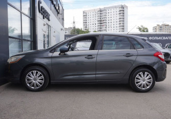 Подержанный автомобиль Citroen C4 Hatchback 2012 года (8 фото)